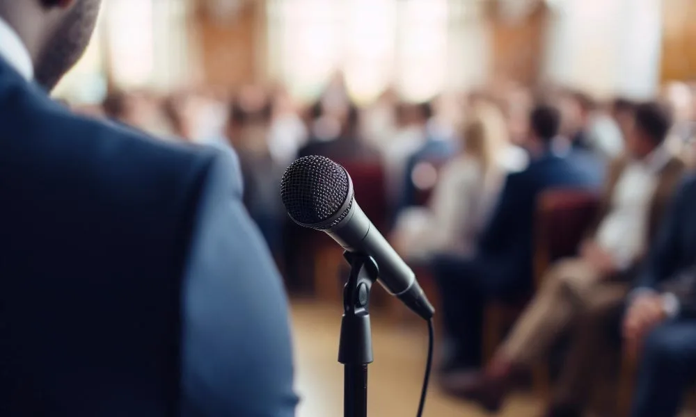 مدرس خاص - فنون برگزاری سخنرانی تجاری